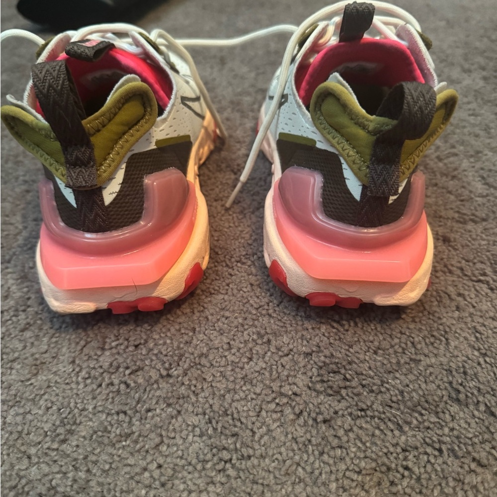 Nike Women’s Sneakers - Picture 6 of 11